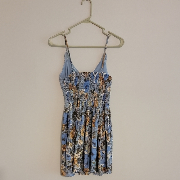 Blue Crochet Floral Dress - Picture 3 of 3
